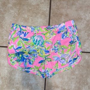 Lilly Pulitzer shorts size xl
